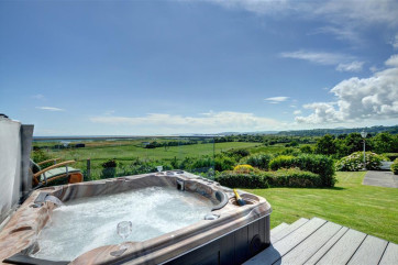 FL025 - Hot Tub with Sea View