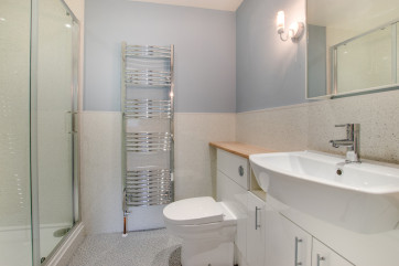 En suite Shower Room Bedroom 1