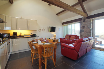 Holiday accommodation Llyn Peninsula - fully equipped kitchen