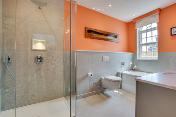 En suite Bathroom to Bedroom 1