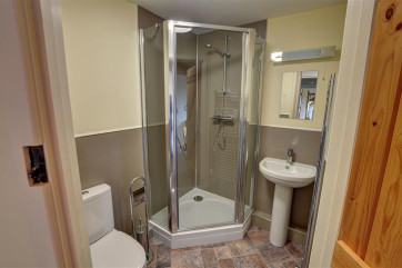 WAA376 - Shower Room