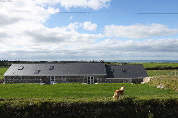 Large communal garden - great for pets, for playing football etc