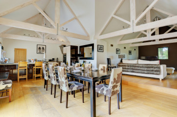 Dining table and chairs, perfect for a social meal at the end of a busy day exploring!