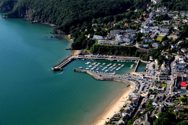 Less than a minute from the beach, simply park your car (parking provided!) and hit the sand