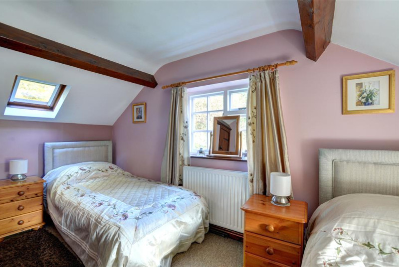 WAB184 - Twin Bedroom