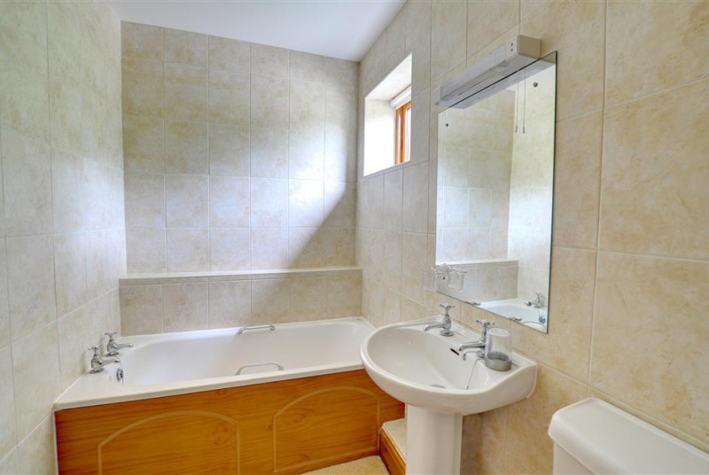 There is a smart, fully tiled bathroom en suite to the twin bedroom