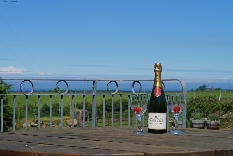 Coastal, large and 5 Star Holiday Accommodation Llyn Peninsula