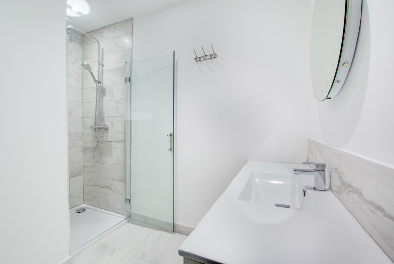 Bright and modern ensuite shower room, with walk in shower, basin and wc