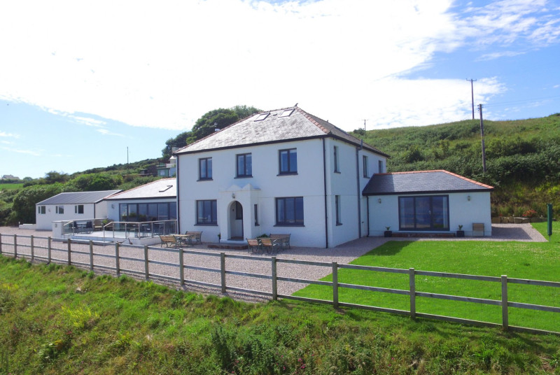 Sea view accommodation with a games room on the Llyn Peninsula