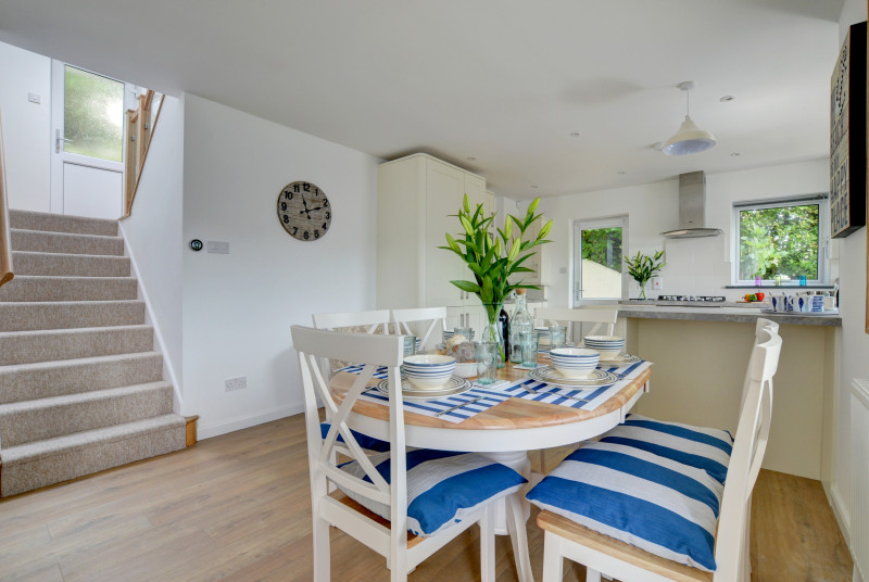 Fabulous dining area with plenty of space to entertain 6 people