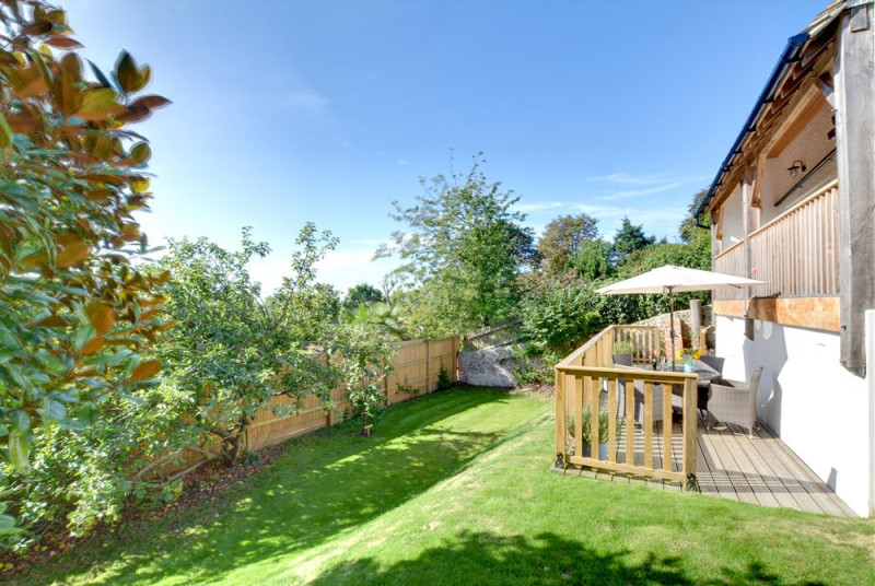 EK751 - Garden - View 2