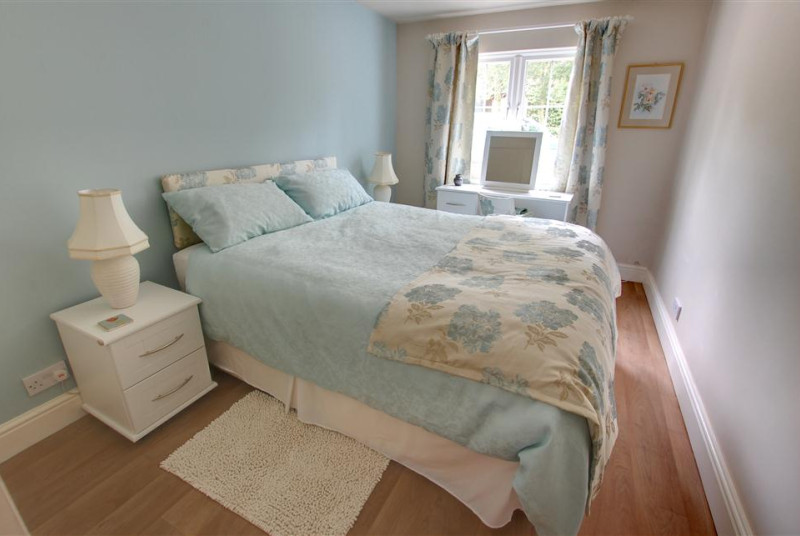 Such a pretty and restful room.