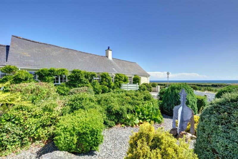 FL025 - Exterior View 1