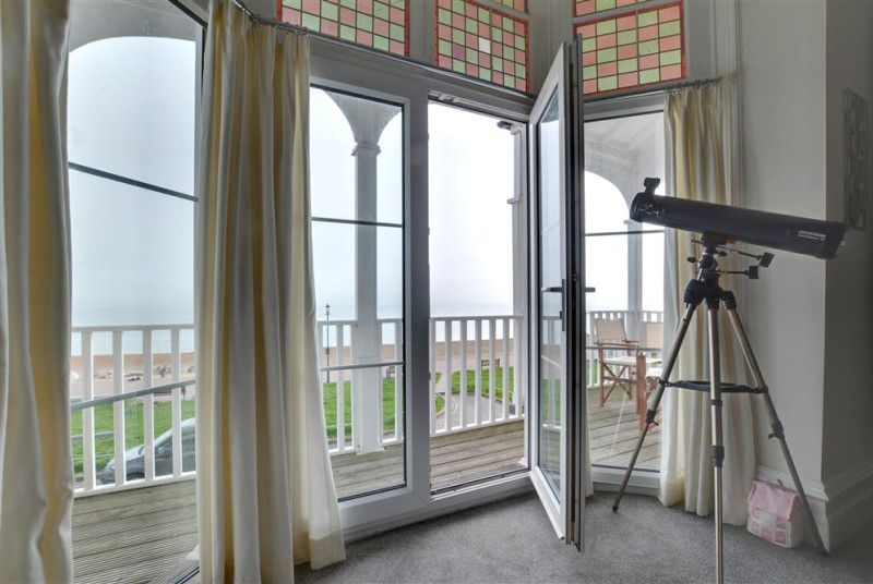 FK101 - Balcony Entrance