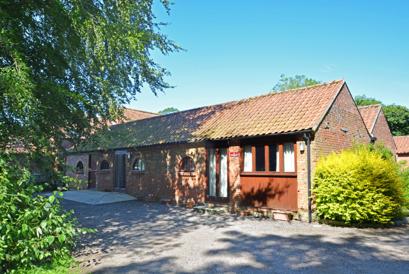 The Stables and The Orchard (property 864) are character single-storey barn conversions, which are situated in the peaceful hamlet of Primrose Green, surrounded by farmland