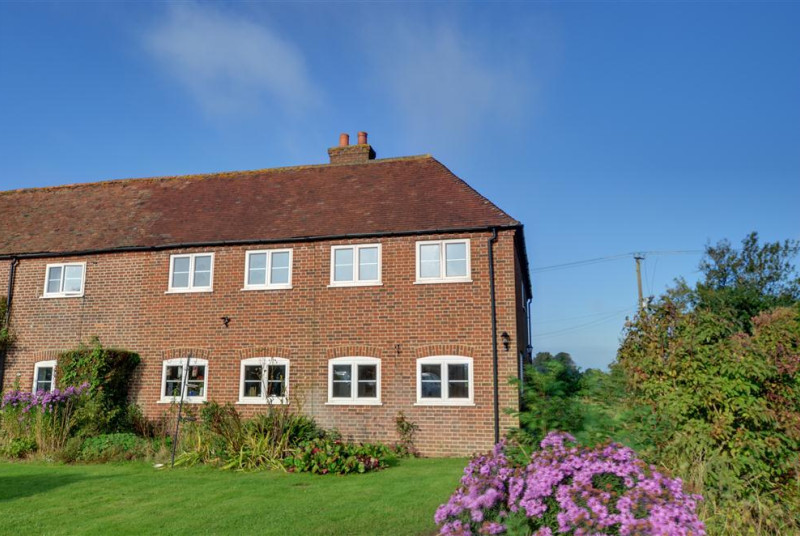 Set in an area of Outstanding Natural Beauty, Walnut Cottage is in an enviable location