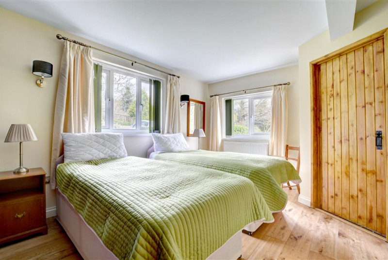 Super ground floor twin bedroom, with own ensuite shower room