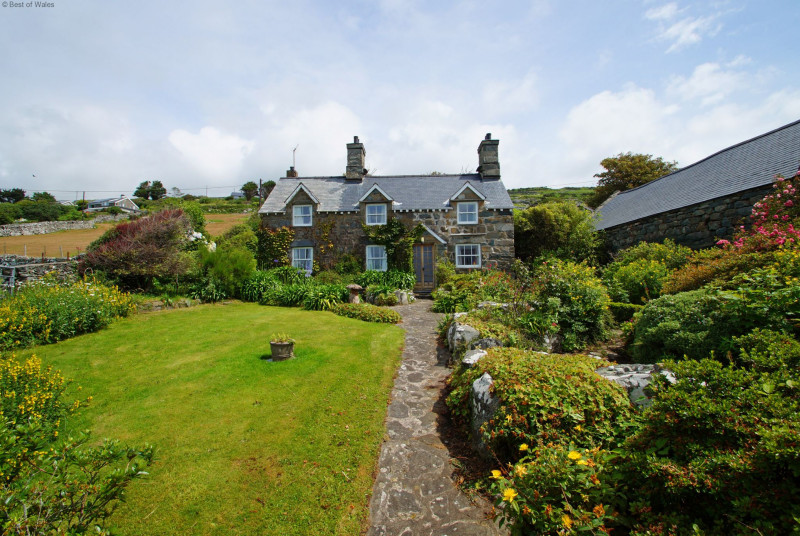 Beautiful, coastal cottage with a sea view near Barmouth, North Wales