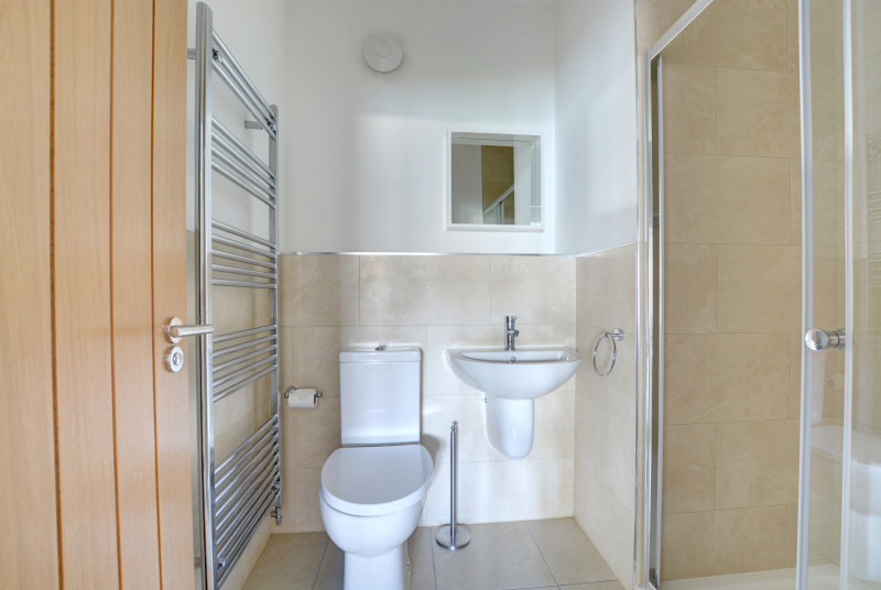 Double shower with toilet & wash basin