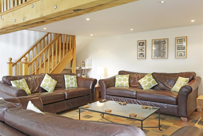 Sitting Room/Dining Area - View 4