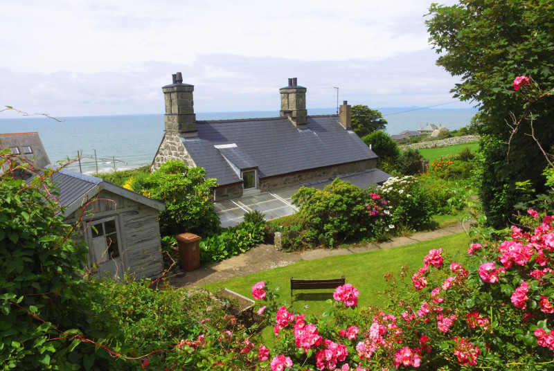 Enjoy a relaxing holiday with a sea view on the North Wales coast