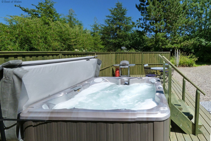  5 star self-catering cottage in Ceredigion with Hot Tub