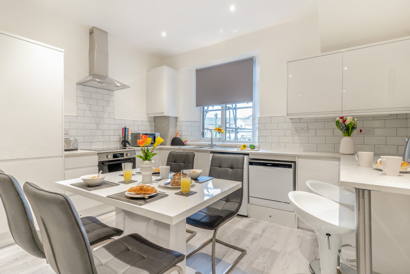 Fully equipped kitchen at Hafan y Ddinas Cardiff Apartment 2