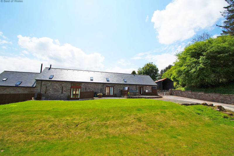 Onnen Fawr Barn: large accommodation in Brecon Beacons