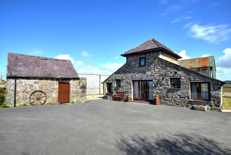 WAG263 - Exterior View 5