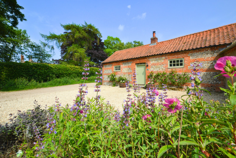 Exterior view of Dockings Cottage