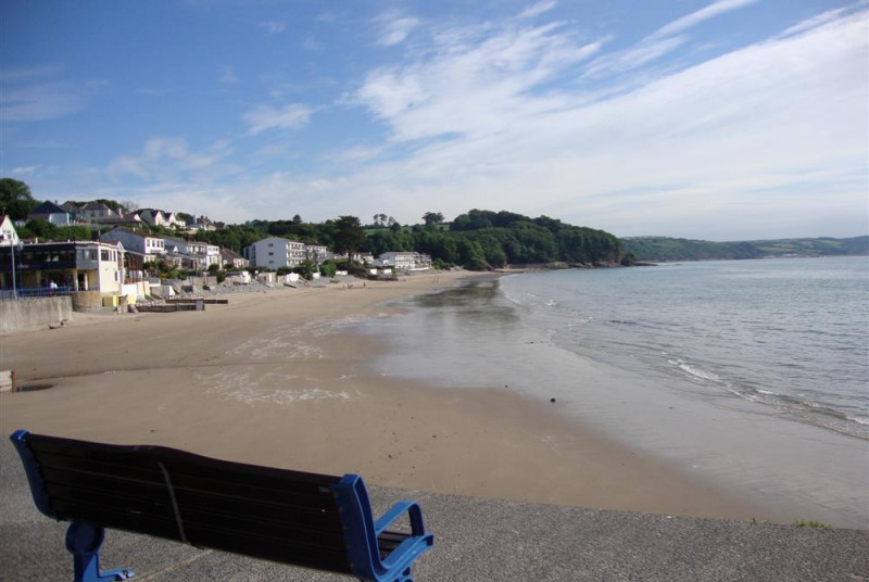 Sandy beach, shops and restaurants at Saundersfoot less than a mile away 
