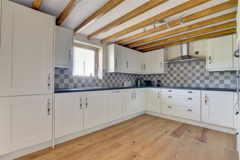 Modern spacious fitted Kitchen.