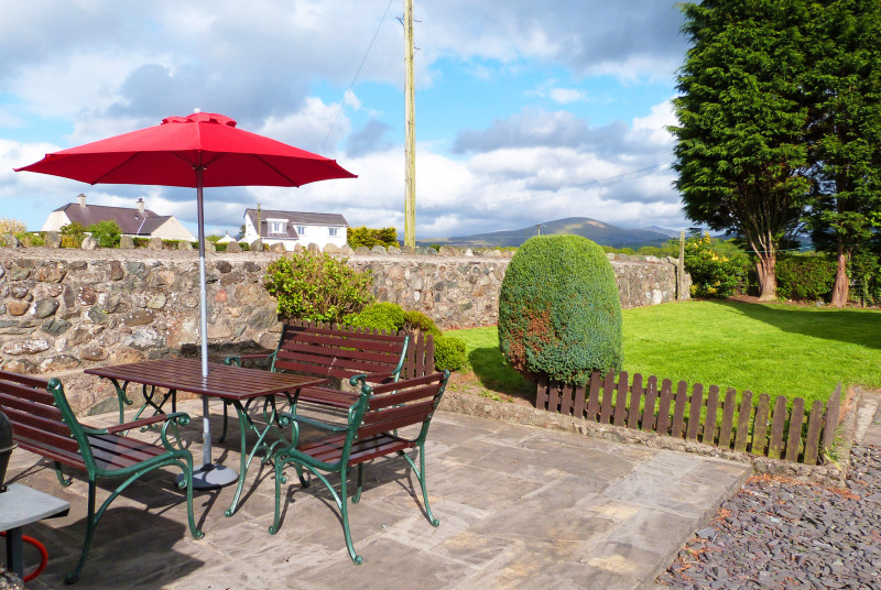 Spacious accommodation Caernarfon - set within its own enclosed garden
