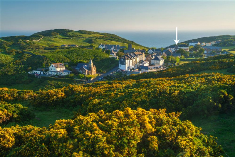 MORTEV - External with arrow 2