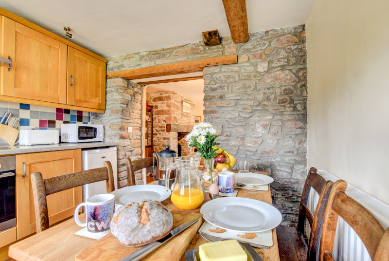 Self-catering Cottage with fully-equipped, brand new kitchen