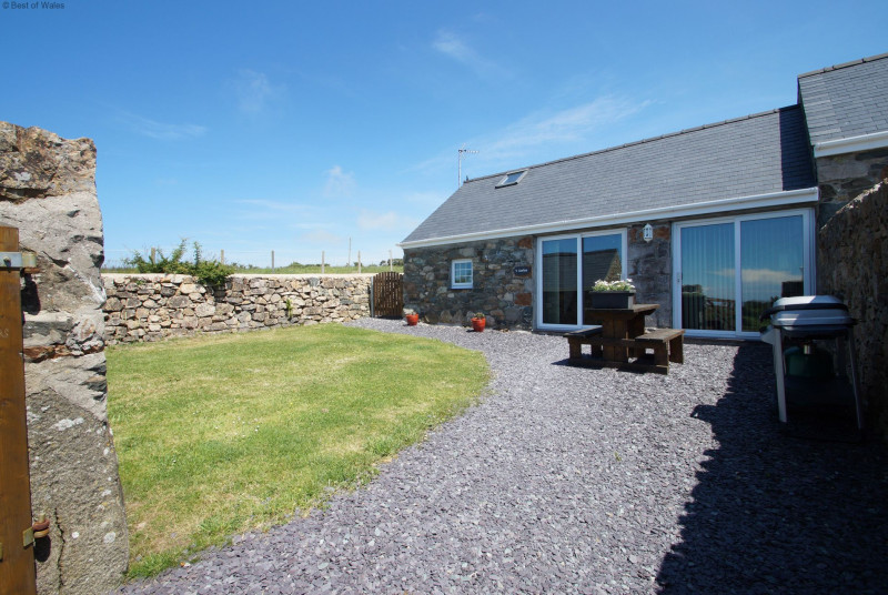 Corlan Lleuddad has its own private, enclosed garden and patio area with a gas BBQ set
