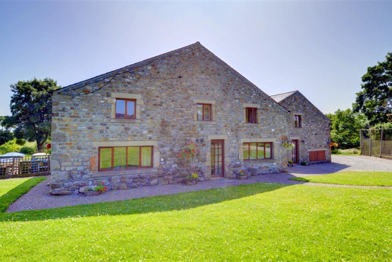 Left to right: Jenny Wren (DS098), Wagtail Cottage (DS099) and Swallows (DS102).