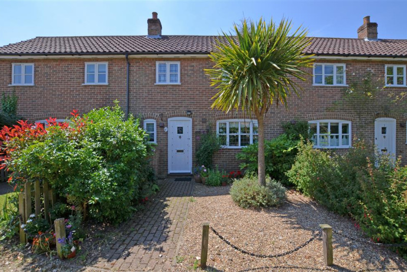 This charming property for three is situated in the village of Friston which is a good central base for exploring Suffolk.