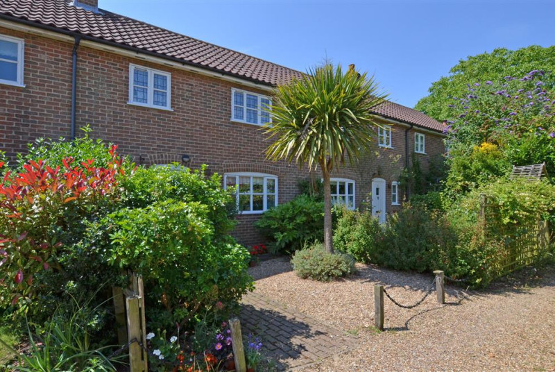 This cute cosy property is situated in the pretty village of Friston just 15 minutes drive away from Aldeburgh, it sleeps 3 and has a kitsch charm about it inside.