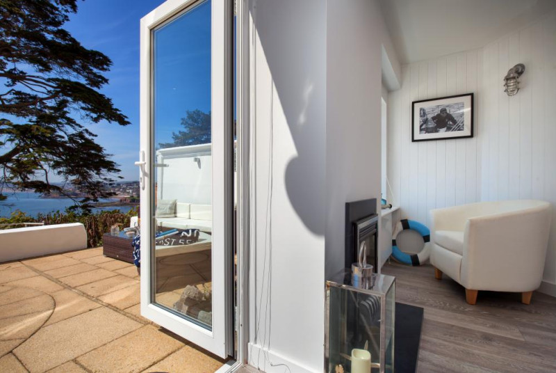 Bright and Spacious Sea Views Apartment in Torbay