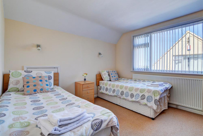 Spacious twin bedroom upstairs with views over the garden