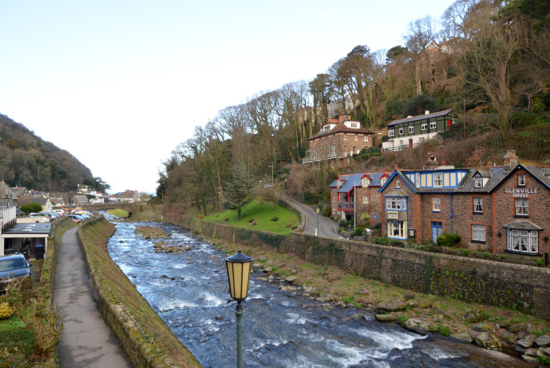 Sitting on the hillside overlooking the East Lyn Valley, wonderful river views can be enjoyed from the living area and master bedroom