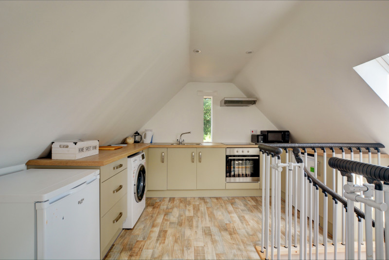 Kitchen with with electric built-in double oven, electric hob, fridge with icebox, microwave and washing machine