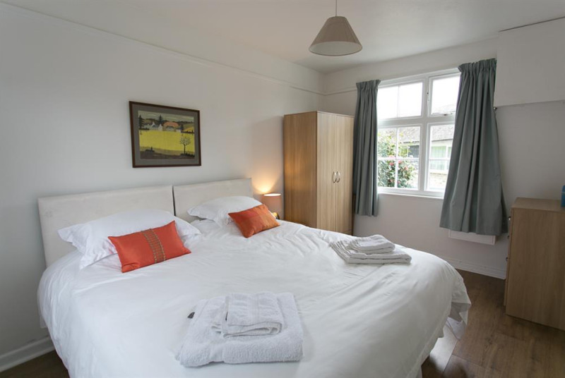 Bedroom (with beds together)