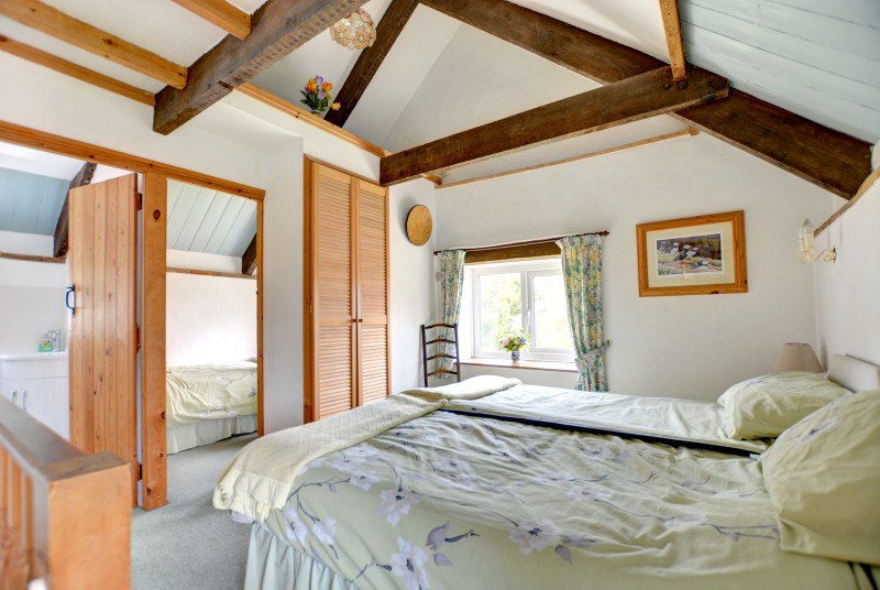 Main bedroom with twin beds