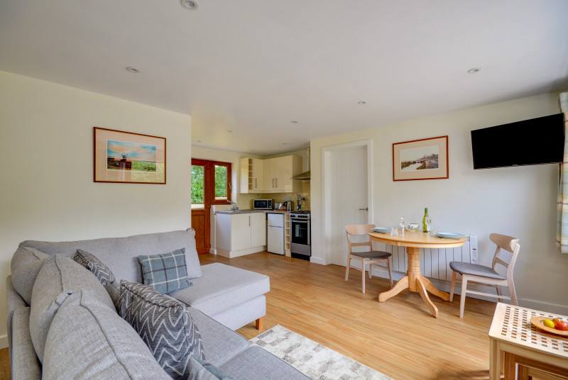 Open plan living room / kitchen