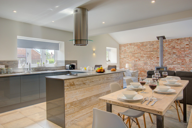 Open plan kitchen/living room with fitted kitchen, dining table & chairs 