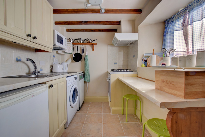 Solva holiday cottage for 2 with a fully equipped kitchen