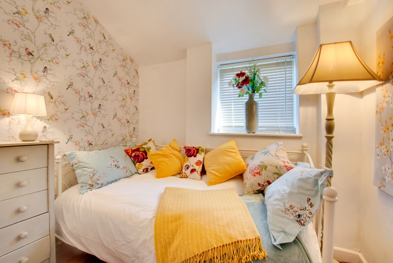 Beautifully decorated the snug/single bedroom with daybed is a haven 