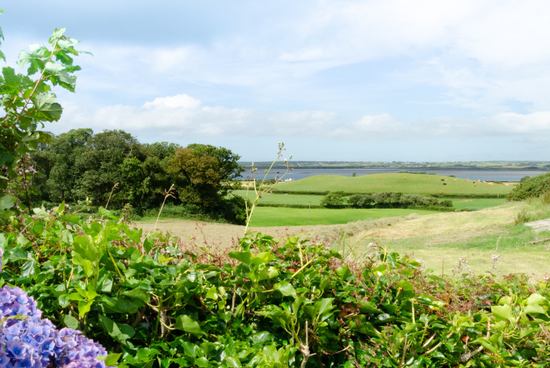 Lovely rural views of sea and mountains from this cottage